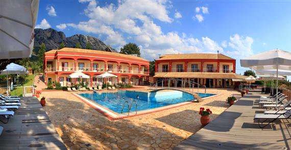 Elektra Hotel er et hyggeligt mindre hotel med kun 22 værelser, og en skøn beliggenhed i udkanten af Paleros med kun 100m t...